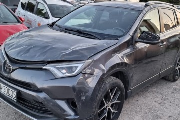 12/2016r, 2.0 D4D. 4x4. Uszkodzony. Poobijany. Jeździ.