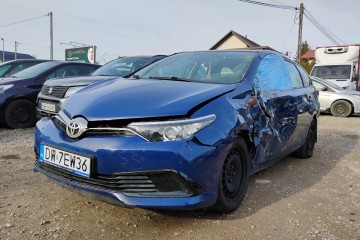 2018r, 1.6 Benzyna. Uszkodzony prawy przód i bok. Jeździ