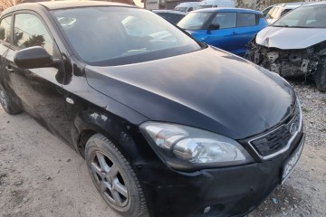 2012r, 1.6 Benzyna. Uszkodzone boki.  Poobijany. Jeździ