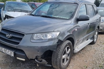 2008r, 2.2 CRDI, 7 osób. Lekko uszkodzony lewy przód. Jeździ.