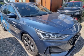 2024r, 1.5 Diesel. AUT. Uszkodzony lewy bok i tył. Jeździ. VAT 23%.