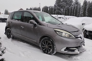 2015r, 1.6 DCI. Lekko uszkodzony lewy przód i tył.