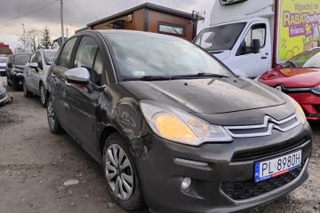 2014r, SALON POLSKA. 1.2 Benzyna. Lekko przetarty prawy bok. Jeździ