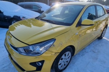 2022r, SALON POLSKA. Uszkodzone boki. Jeździ. Faktura VAT 23 % brutto