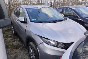 2016r, 1.8 Benzyna. AUTOMAT. Uszkodzony lewy przód.