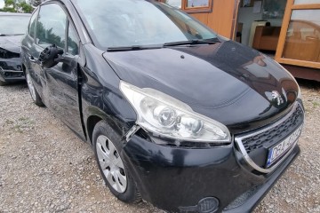 2014r, 1.2 Benzyna. Lekko przetarty prawy bok. Jeździ.