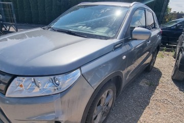 12/2017r, 1.6 Benzyna. Uszkodzony prawy przód .