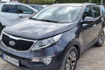 12/2014r, 1.7 CRDI. Uszkodzony tył i lekko prawy przód. Jeździ. VAT23.