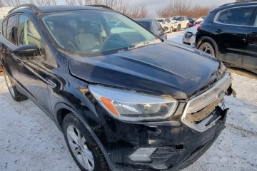 2017r, 1.5 Benzyna AUTOMAT 4x4. Lekko uszkodzony przód.