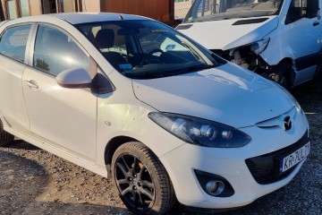 2014r, 1.6 Diesel. Uszkodzony lewy tył. Jeździ.