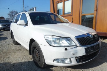 2010r, 1.6 TDI, 4x4, Lekko uszkodzony prawy przód i tył. Jeździ.
