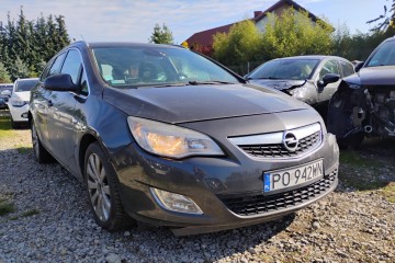 2011r, 1.7 CDTI. Uszkodzony lewy przód. Pali