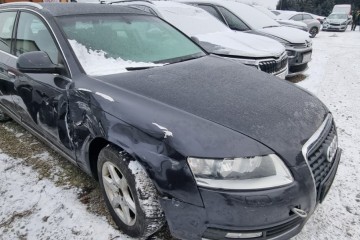 2010r. 2.0 TDI. Lekko uszkodzony prawy bok.