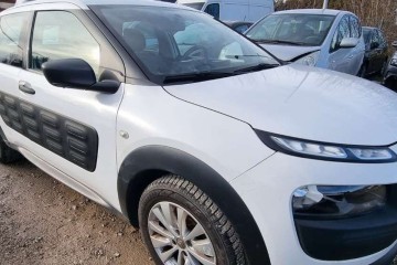 12/2015r, 1.2 Benzyna. Lekko uszkodzony lewy tył. Jeździ.