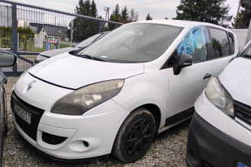 2009r, 1.5 DCI. Lekko uszkodzony lewy tył. Jeździ.