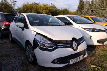 2015r, 1.5 DCI. Uszkodzone boki. Jeździ.