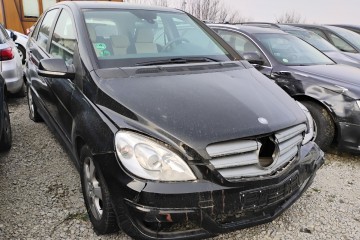 2011r, 2.0 Diesel. Uszkodzony lewy przód. Jeździ