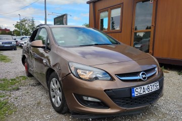2016r, Salonowa. 1.6 LPG. Uszkodzony prawy bok. Jeździ.