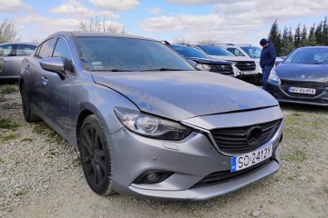 2014r, 2.5 Benzyna. Uszkodzony tył.