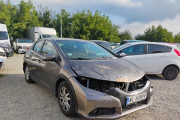 2013r, 1.8 Benzyna. Uszkodzony przód i tył.