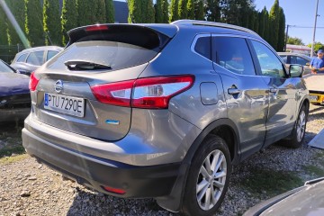 2015r, 1.5 DCI. Uszkodzony lewy przód. Pali.