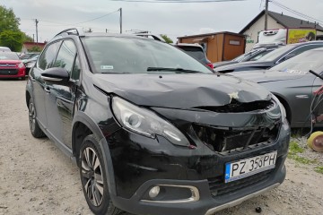 2016r. 1.2 Benzyna. Uszkodzony przód. Pali.