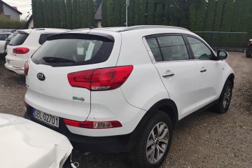 2015r, 1.6 Benzyna. Uszkodzony przód i lewy bok.