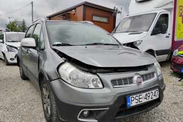 2012r, 1.6 Benzyna. Uszkodzony tył i lekko przód. Jeździ.