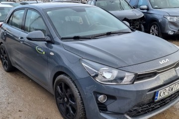 12/2021r, 1.2 Benzyna. Lekko uszkodzony tył. Jeździ. VAT 23% brutto