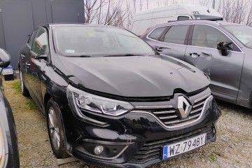 2020r, 1.3 Benzyna. Uszkodzony lewy przód. Pali