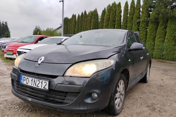 2009r, 1.5 DCI. Delikatnie uszkodzony przód. Jeździ.