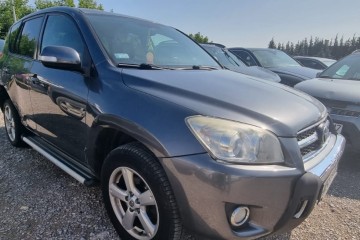 2009r 2.2 D4D, 4x4. Lekko uszkodzony prawy bok. Jeździ.