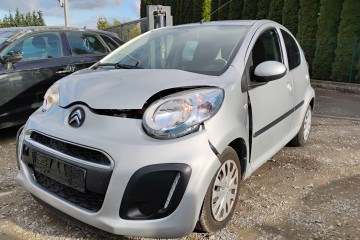 2013r, 1.0 Benzyna. Lekko uszkodzony prawy przód. Jeździ