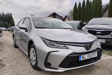 11/2022r 1.5 Benzyna. Lekko uszkodzony lewy bok. Jeździ. VAT 23%