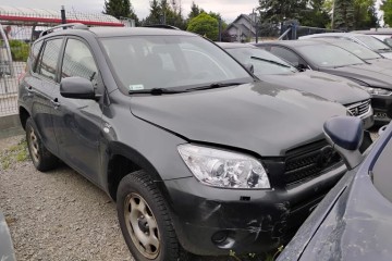 2008r, Salonowy, 2.2 D4D, 4x4, Lekko uszkodzony przód.