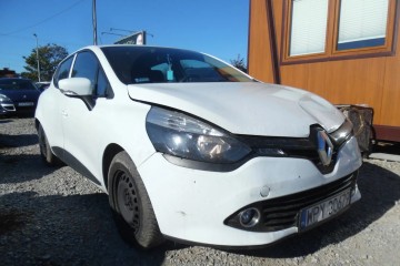 2015r, 1.5DCI, Uszkodzony tył i delikatnie przód. Jeździ