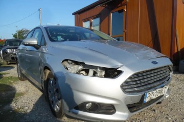 2016r, Salonowy, 1.5Benzyna. Uszkodzony lewy przód. Jeździ