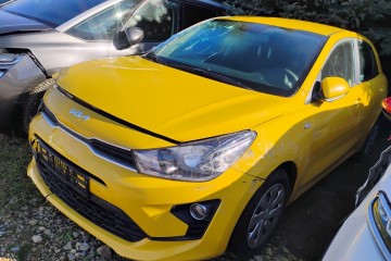 2022r, SALON POLSKA. Uszkodzone boki. Jeździ. Faktura VAT 23 % brutto