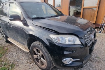 2012r, 2.0 Benzyna. 4x4.AUT Lekko uszkodzony przód i lewy tył. Jeździ.