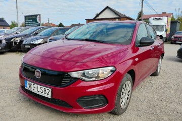 04/2019r. Salonowy. 1.4 Benzyna. Uszkodzony lewy tył. Jeździ.
