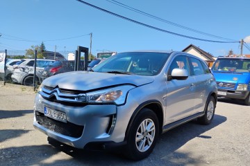 2012r, 1.8 DIESEL. Lekko uszkodzony przód i tył. Jeździ.