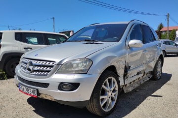 2006r, 3.0 CDI. 4x4. Uszkodzony lewy bok. Jeździ.