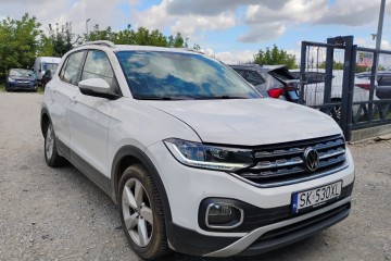 I rej 03.2023r, 1.0 TSI. Uszkodzony lewy bok. Poobijany.Jeździ. VAT 23