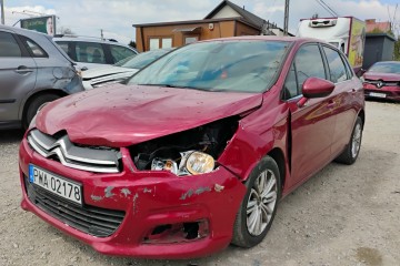 2015r, 1.6 HDI. Lekko uszkodzony lewy przód. Jeździ.