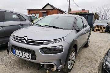 2019r, Salonowy, 1.2 Benzyna. Uszkodzony. Poobijany. Jeździ.