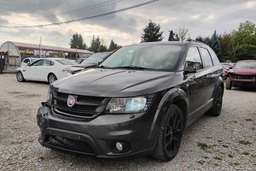 2015r, 2.0 DIESEL. 4x4. 7 osób. Lekko uszkodzony lewy przód. Jeździ..