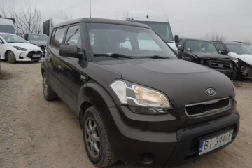 02/2010r, Salonowy. 1.6 CRDI. Lekko uszkodzony lewy tył. Jeździ.