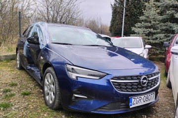 2022r, 2.0CDTI. AUTOMAT. Lekko uszkodzony prawy bok. Jeździ.