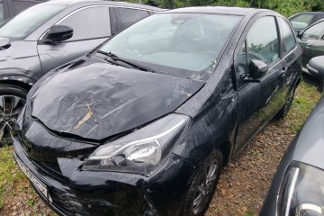 2018r, 1.0 Benzyna. Uszkodzony przód i tył.
