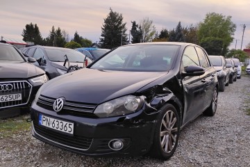 2012r, 1.4 TSI DSG. Lekko uszkodzony lewy przód.